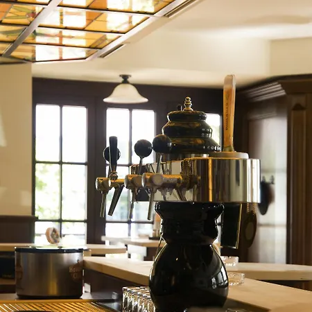 מלון & Wirtshaus Hansen 3*