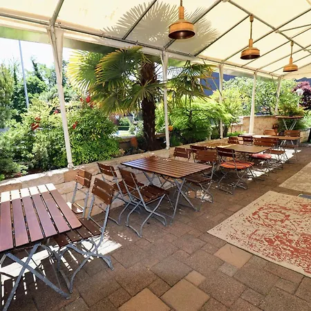 & Wirtshaus Hansen מלון 3*