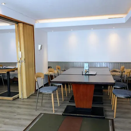 מלון & Wirtshaus Hansen 3*